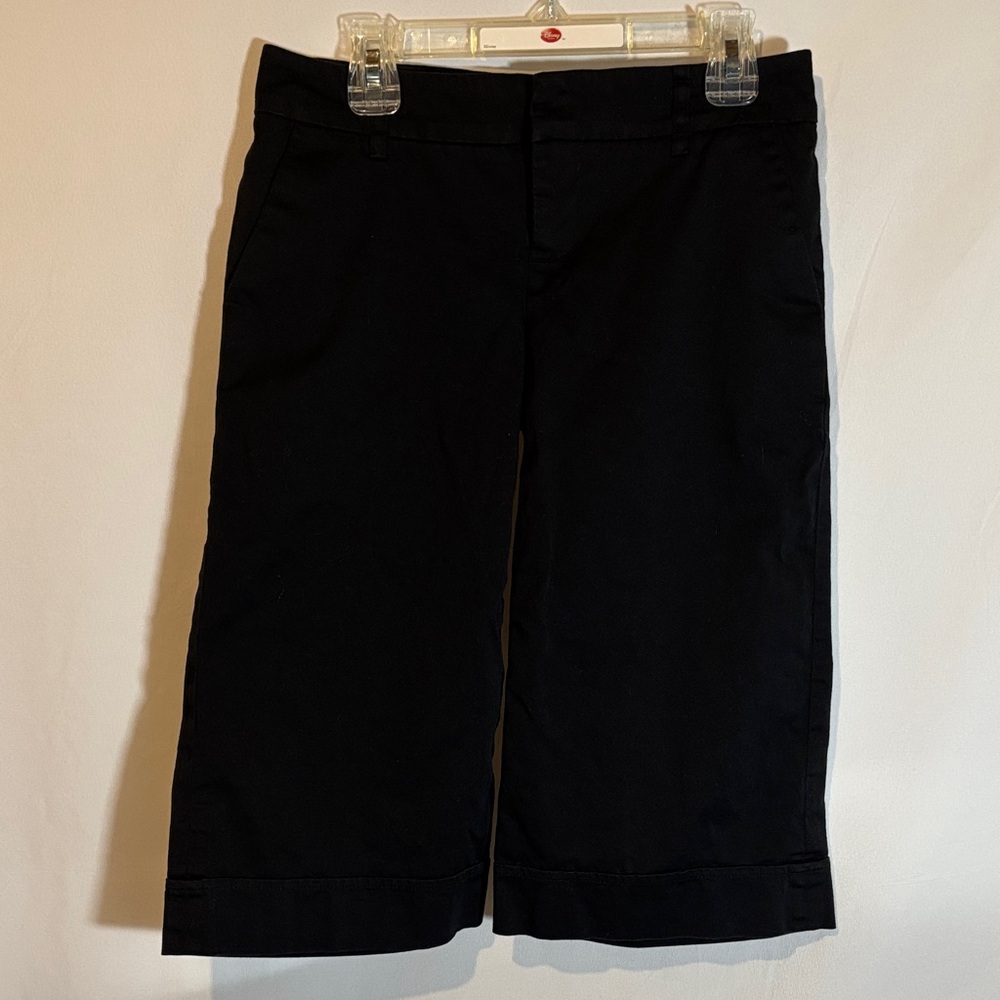 Suzy Shier Black Capris